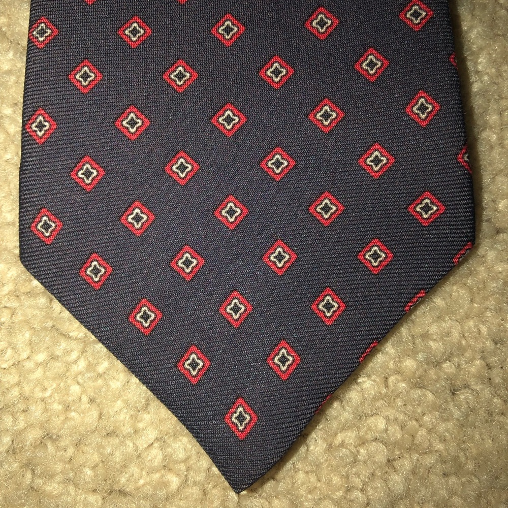 Men’s patterned neck tie.